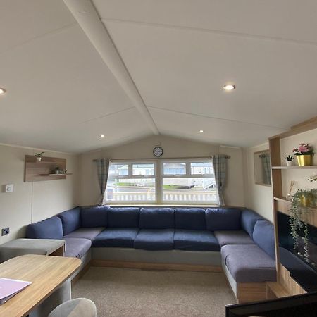 8 Bed Sun Decked Caravan Unlimited High Speed Wifi And Fun At Seawick Holiday Park Clacton-on-Sea Buitenkant foto