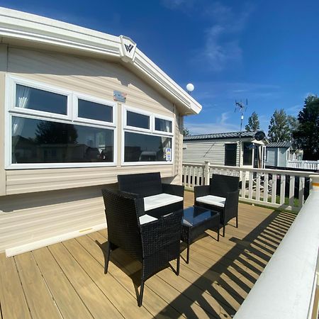 8 Bed Sun Decked Caravan Unlimited High Speed Wifi And Fun At Seawick Holiday Park Clacton-on-Sea Buitenkant foto