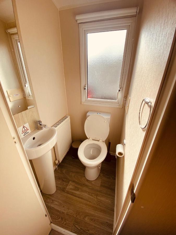 8 Bed Sun Decked Caravan Unlimited High Speed Wifi And Fun At Seawick Holiday Park Clacton-on-Sea Buitenkant foto