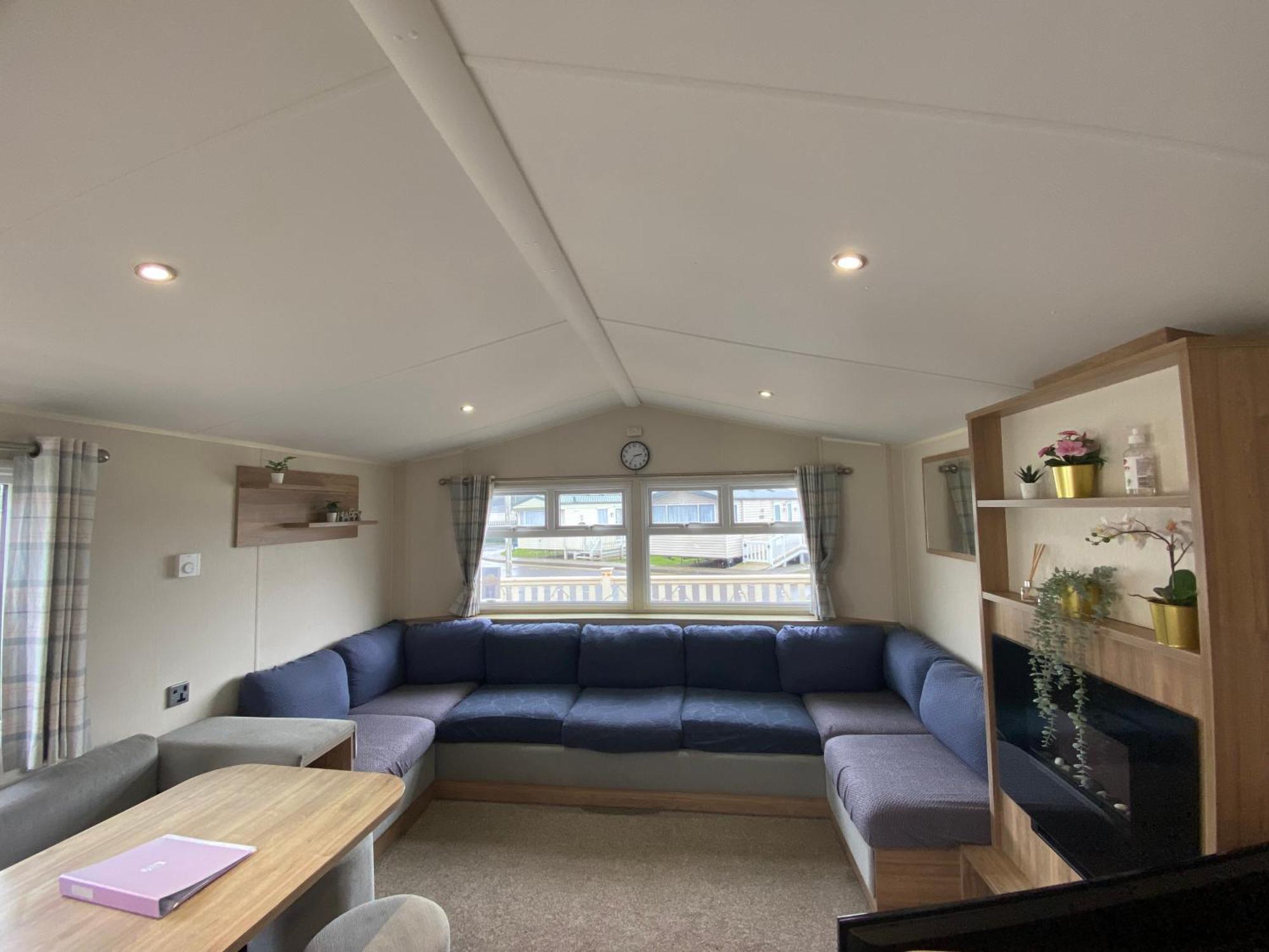 8 Bed Sun Decked Caravan Unlimited High Speed Wifi And Fun At Seawick Holiday Park Clacton-on-Sea Buitenkant foto